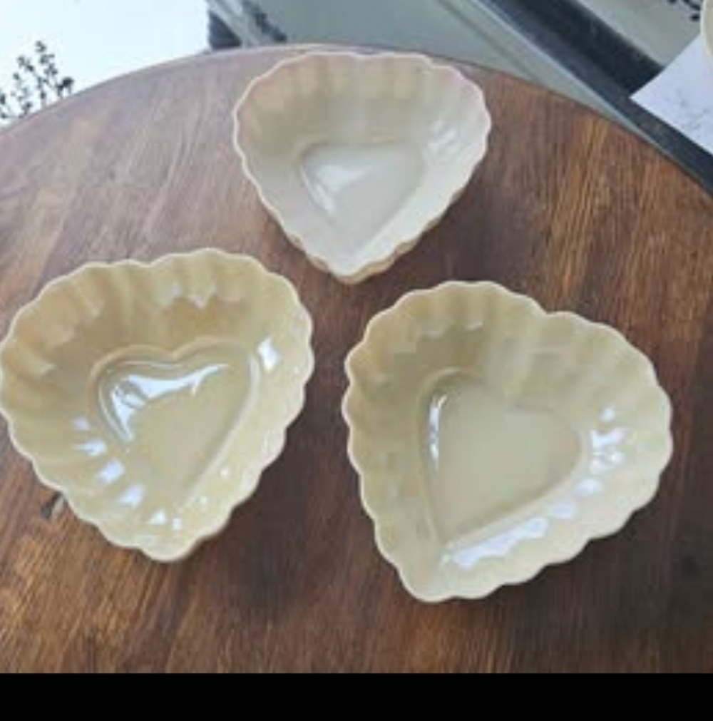 Belleek Valentine's Day gift.  6th mark heart shaped dishes with beautiful luste